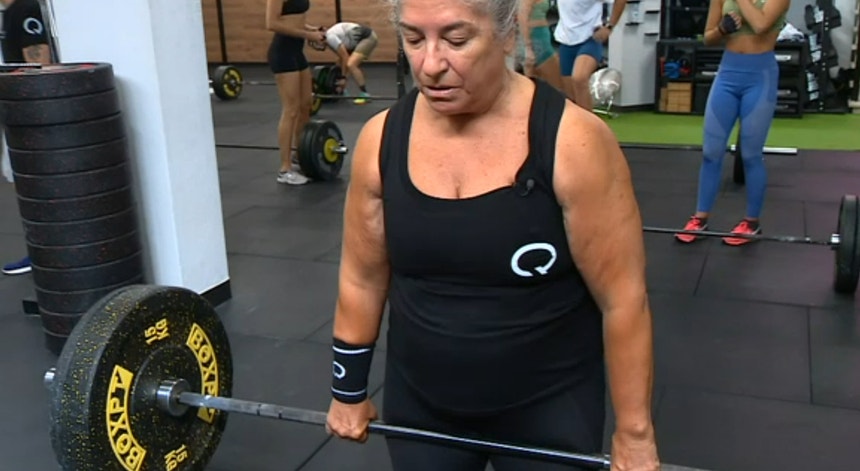 Imagem relacionada com a notícia: Linha da Frente com idosos que praticam musculação para melhorar agilidade mental