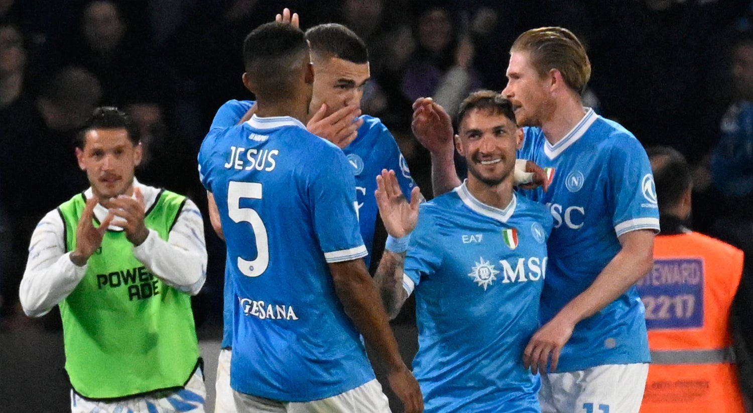 Nápoles na vice-liderança em Itália