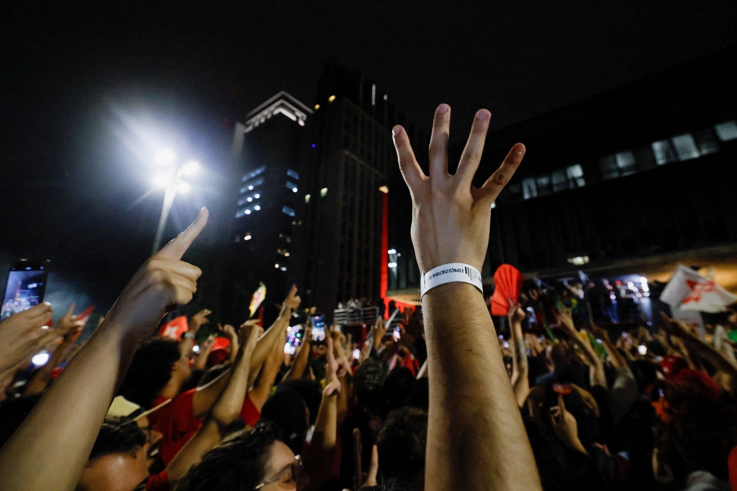 Lula wins fourth term as Flávio Bolsonaro rejects runoff results