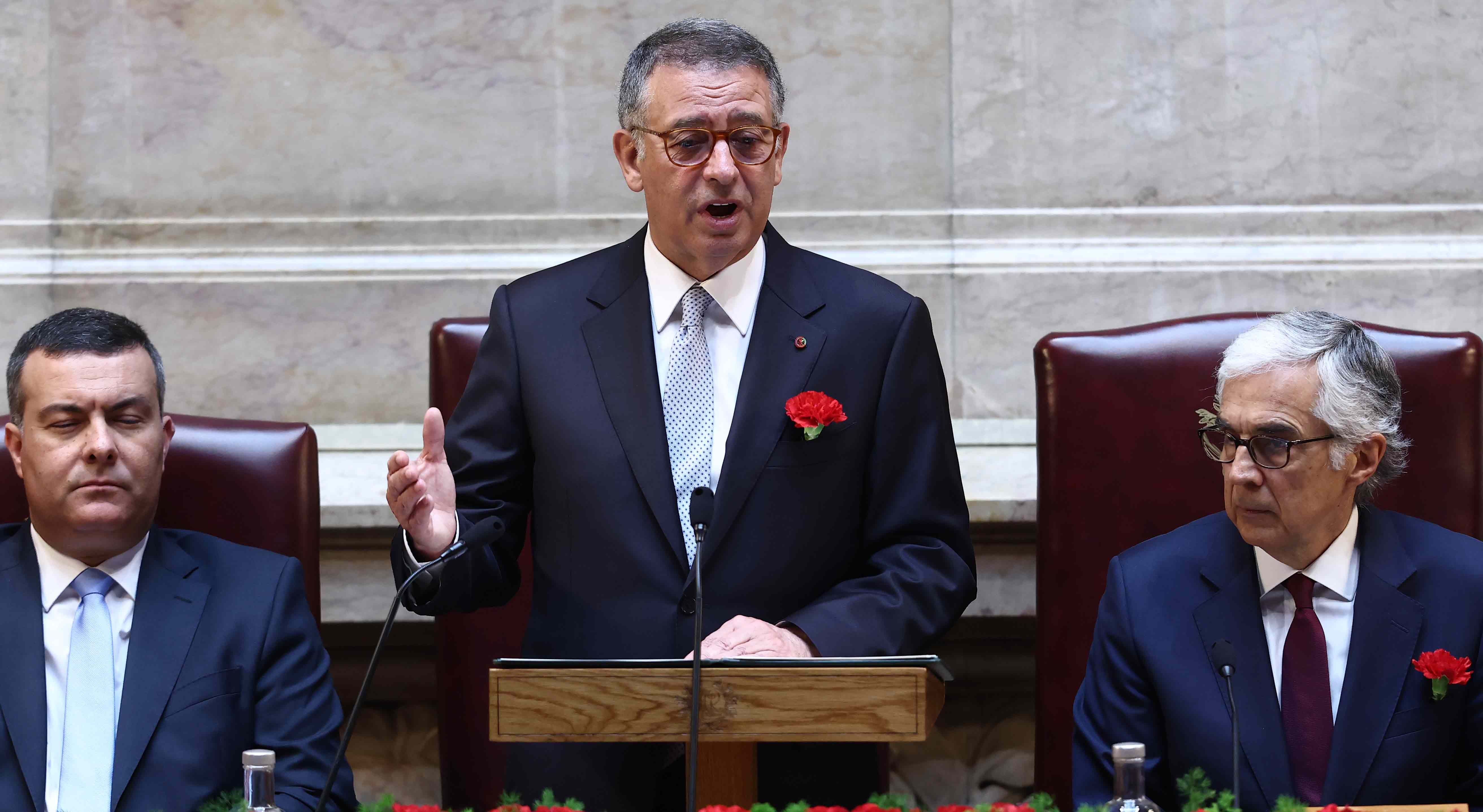 April 25th. Seguro says there is no freedom "without transparency in the exercise of public office"
