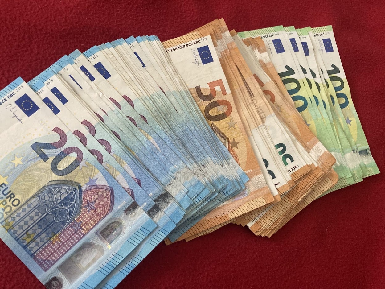 Euro volta a subir após anúncio da reabertura do Estreito de Ormuz