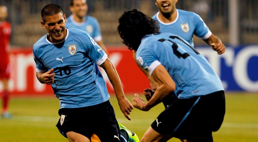 Maxi Pereira e Coates devem ser nomes certos na equipa do Uruguai para o Mundial
