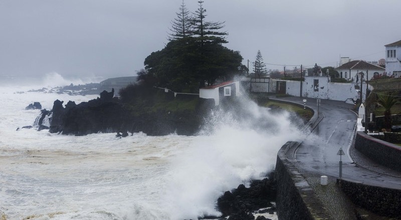 O mau tempo também chegou a São Mateus, na Ilha Terceira
