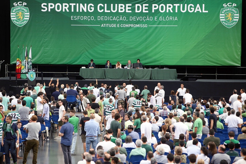 A Comissão de Fiscalização do Sporting acusa Bruno de Carvalho de ter sido "o principal artífice e responsável da situação grave e antiestatutária criada" no clube
