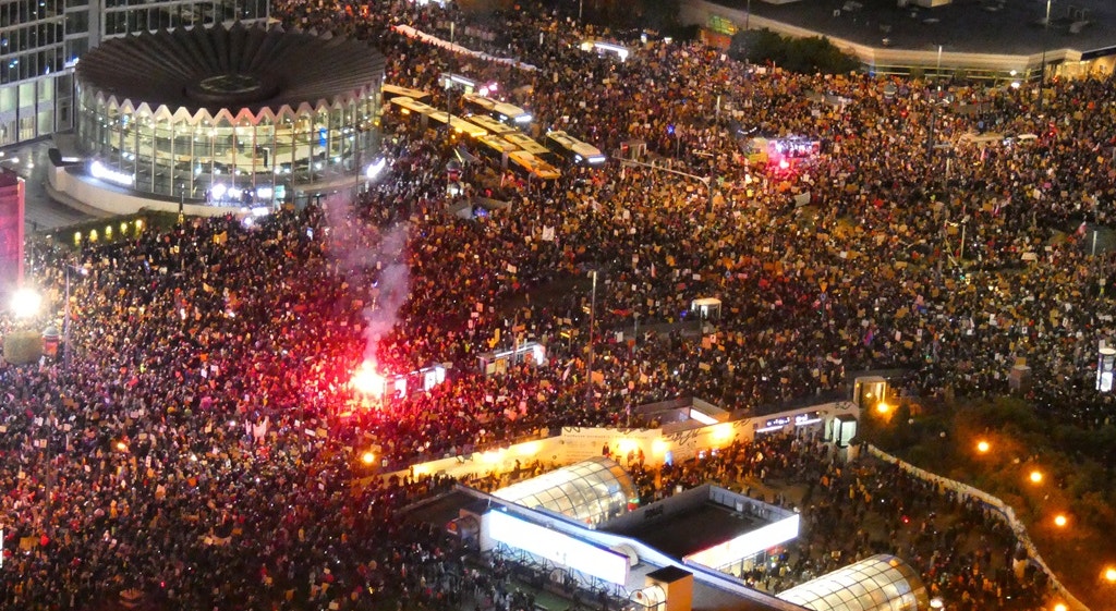  Dia 30, Vars&oacute;via, Marcha da Mulher, maior manifesta&ccedil;&atilde;o desde 1989 | Agencja Gazeta - Reuters 