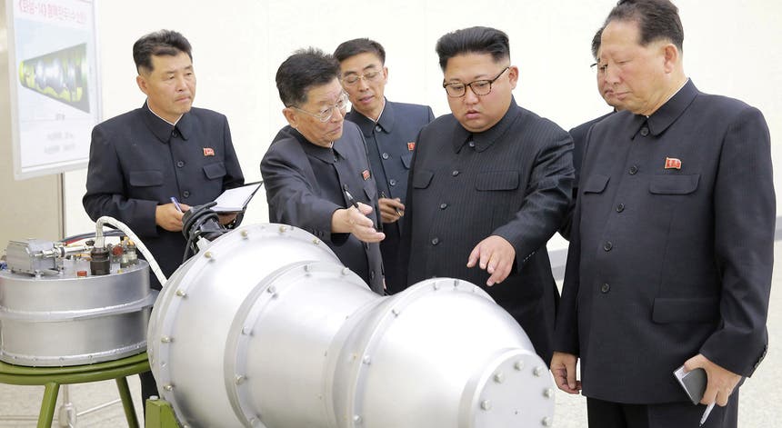 O líder da Coreia do Norte, Kim Jong Un, numa visita recente a instalações nucleares. Foto: KCNA O líder da Coreia do Norte, Kim Jong Un, numa visita recente a instalações nucleares. Foto: KCNA