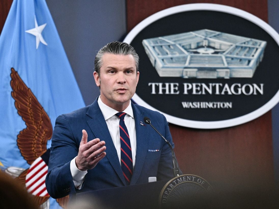 Pentágono nega que Hegseth tenha tentado investir no setor da defesa antes da guerra