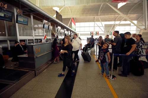 Passageiros na zona de check-in do aeroporto de Erbil, Curdist&atilde;o iraquiano, dia 27 de setembro de 2017 Foto: Reuters