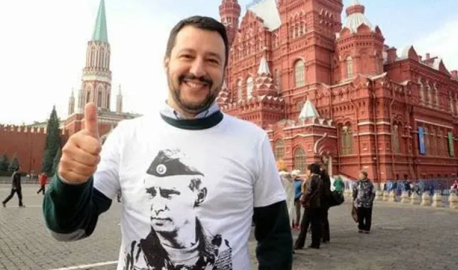 Matteo Salvini na Pra&ccedil;a Vermelha, em Moscovo, no ano de 2014 - DR