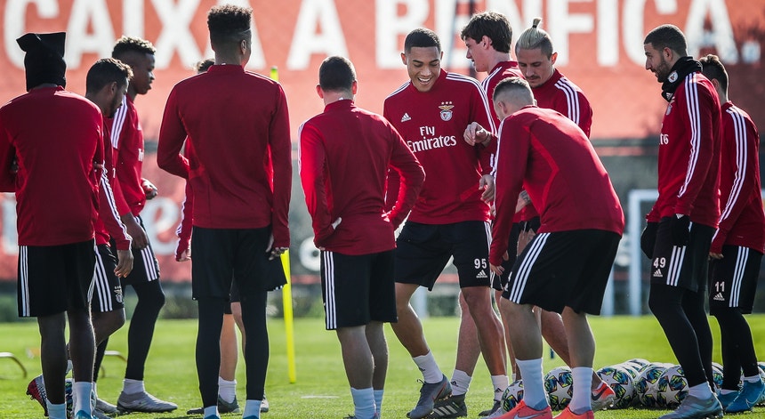 A alegria de Vinicius (ao centro na foto) pode ser o mote para uma exibição positiva da equipa do Benfica frente ao Zenit
