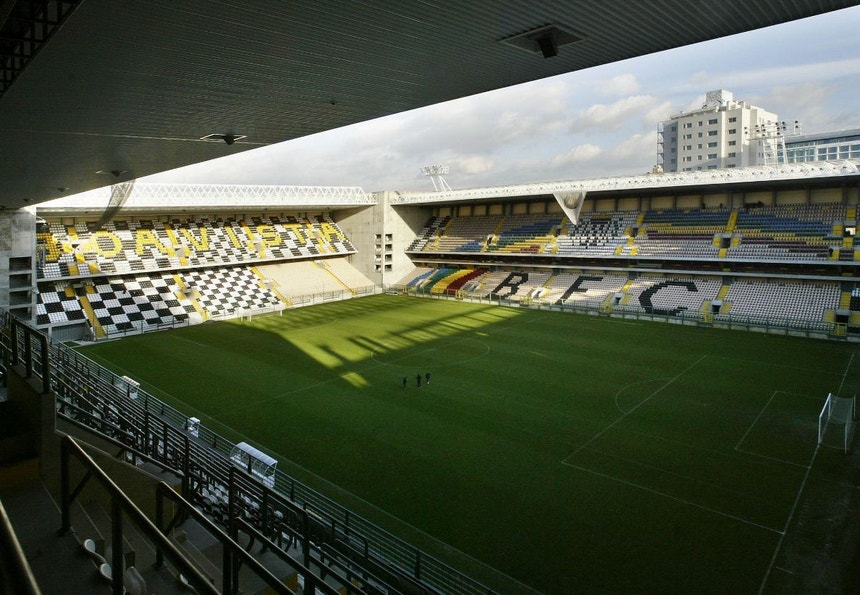 Imagem de Estádio do Bessa e complexo desportivo vão a leilão por 38 milhões de euros