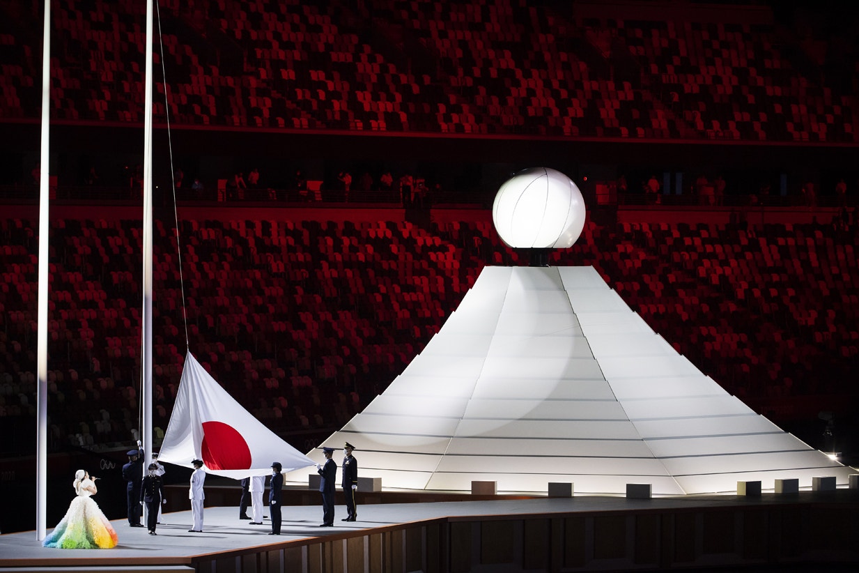 símbolo oficial jogos olímpicos tokyo 2020 japão e tocha fogo