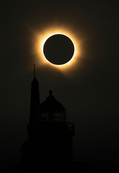 Imagem ilustrativa: Um eclipse digital