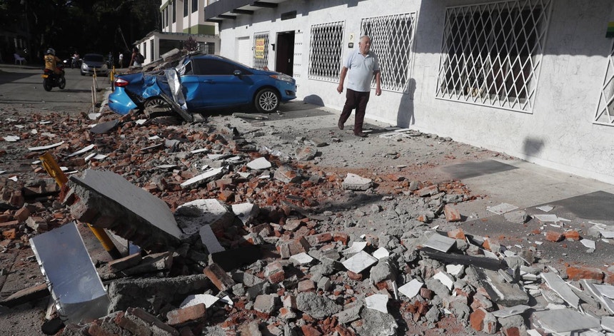 Sismo de 7,4 na Colômbia faz dezenas de mortos