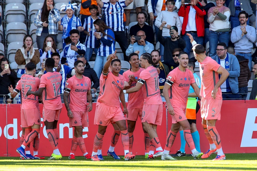 Imagem de FC Porto tenta manter quatro pontos de vantagem na liderança
