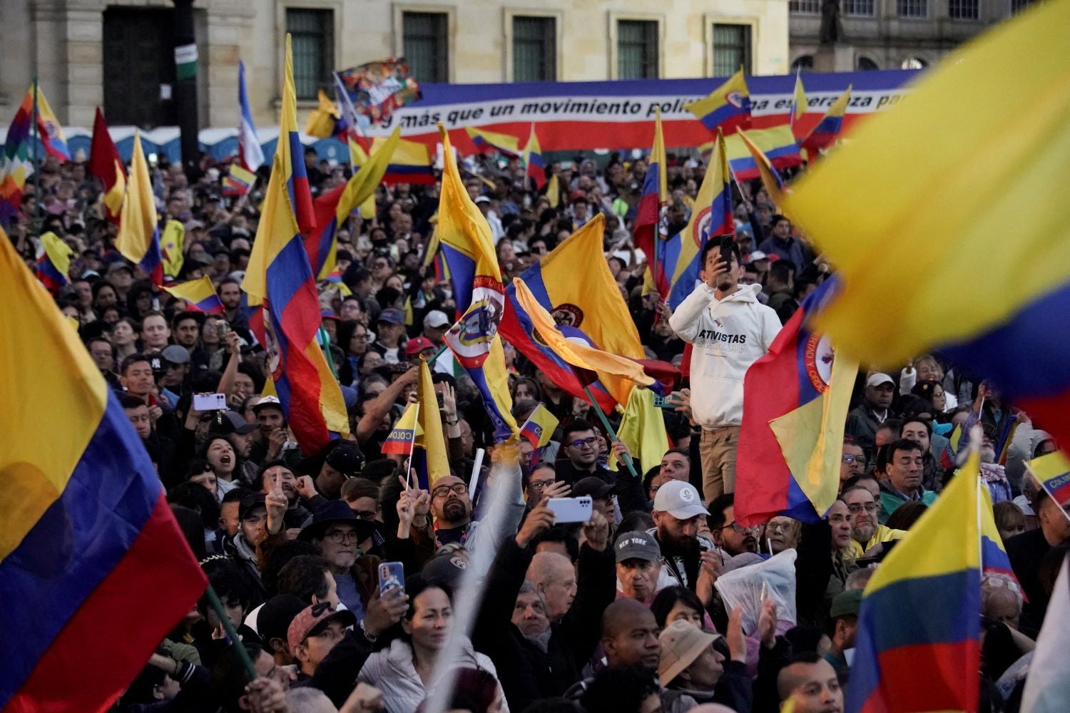 Colombianos saem à rua em protestos contra Donald Trump