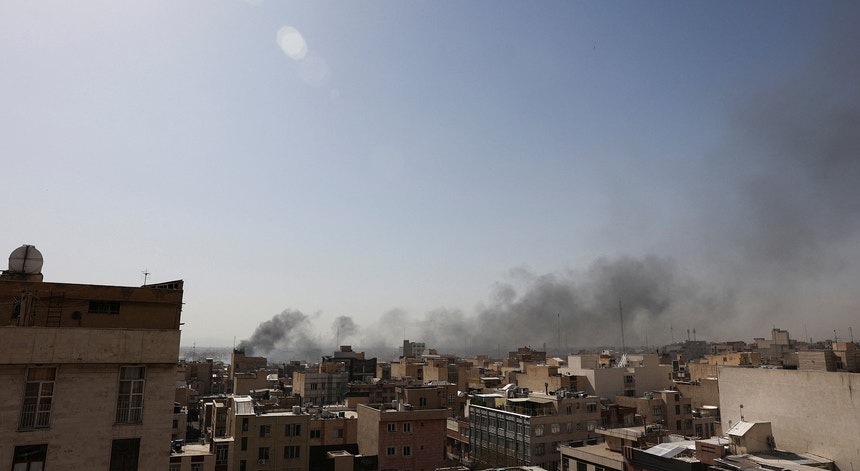 Imagem de EUA e Israel atacam Irão, Teerão retalia. O que se está a passar no Médio Oriente?