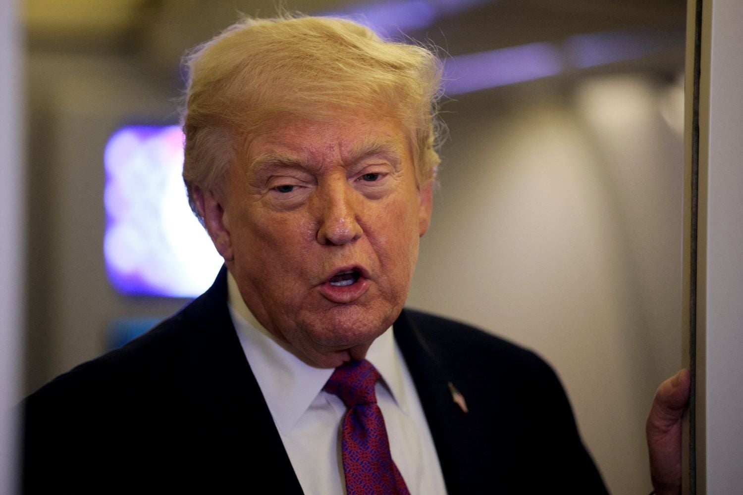 Trump anuncia prolongamento do cessar-fogo mas mantém bloqueio e forças militares em prontidão