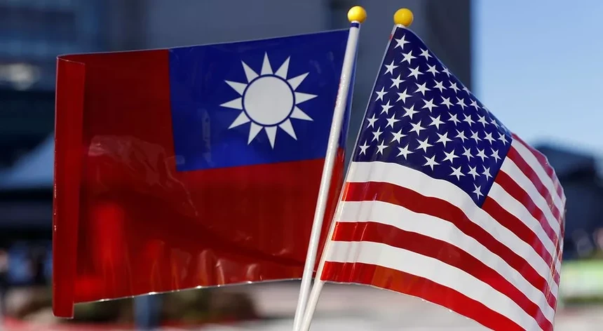 Políticos norte-americanos visitam Taiwan numa afronta à China
