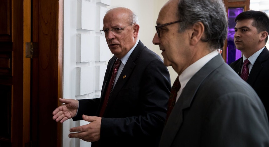 Augusto Santos Silva encontrou-se com Nicolás Maduro na última segunda-feira
