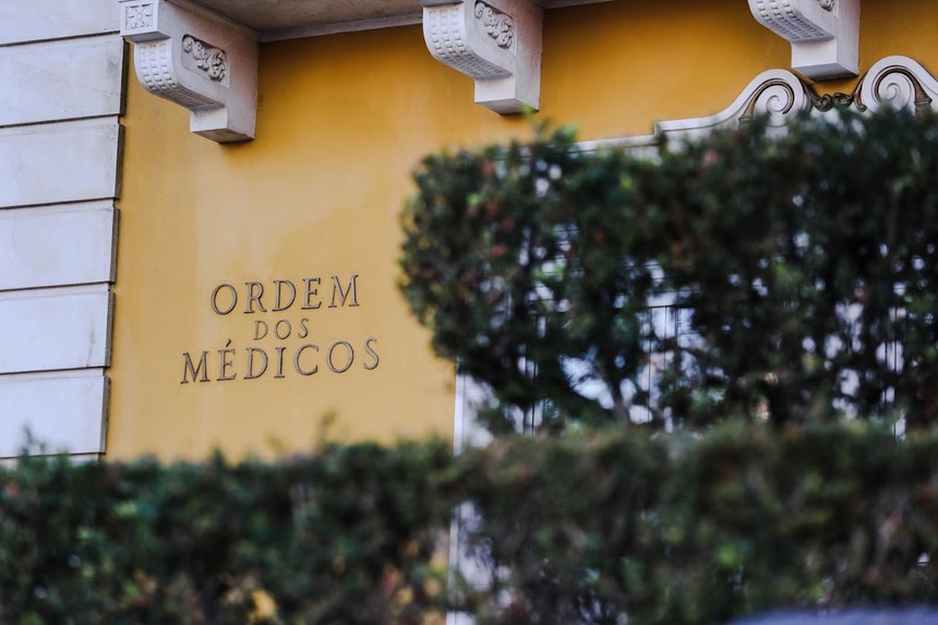 Imagem de Aviso do bastonário dos médicos. ULS não conseguem 