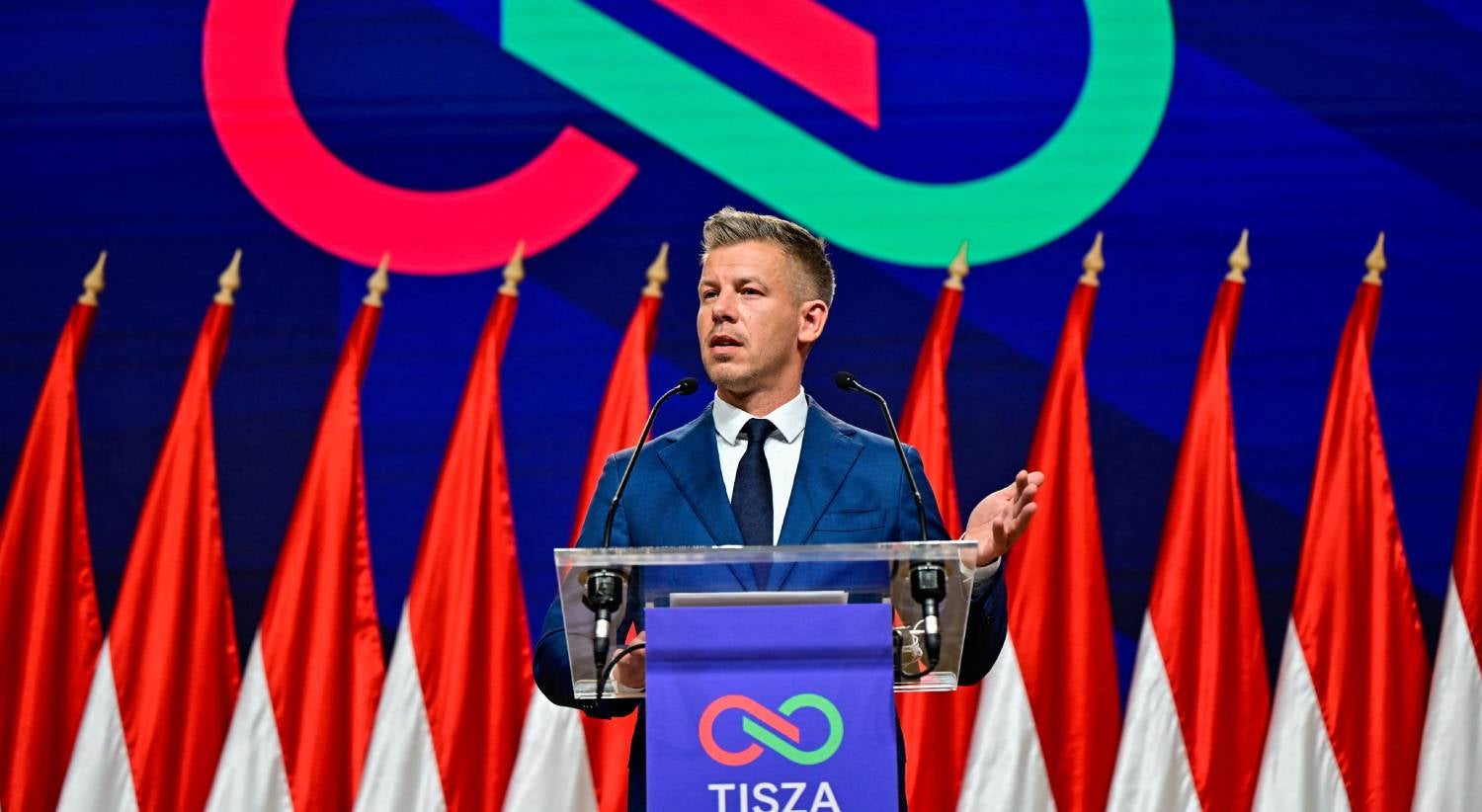 Magyar acusa Governo de Orbán de estar a destruir documentos