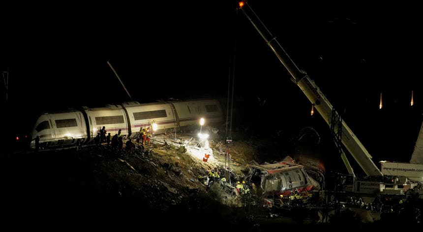 Imagem de Dois acidentes num ano. O que explica os desastres com TGV em Espanha?