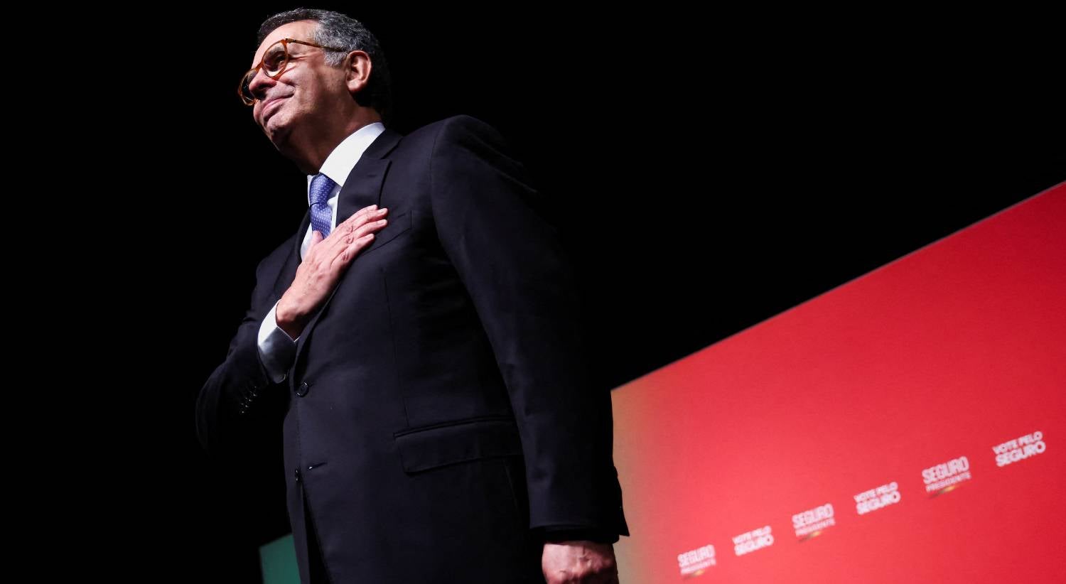 Second round set. Seguro wants to be president of a new era and Ventura declares himself leader of the right