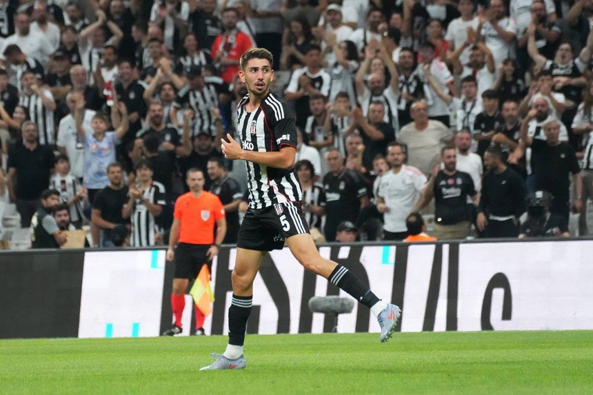 Médio internacional turco Demir Tiknaz é reforço do Sporting de Braga