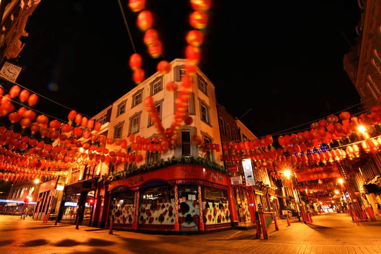 Reino Unido. Em Londres, a zona de Chinatown est&aacute; vazia devido ao confinamento imposto por causa da pandemia | Dylan Martinez - Reuters 