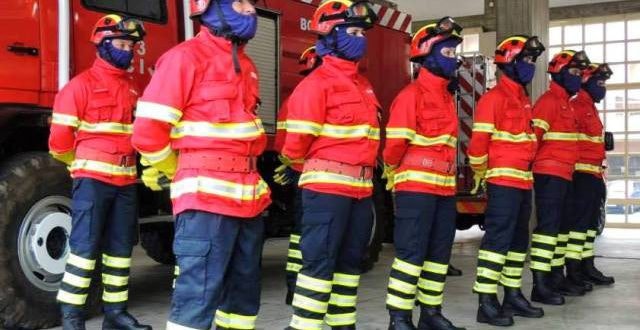 Membros do elenco de vozes de 'Fire Force' terão um dia de bombeiro