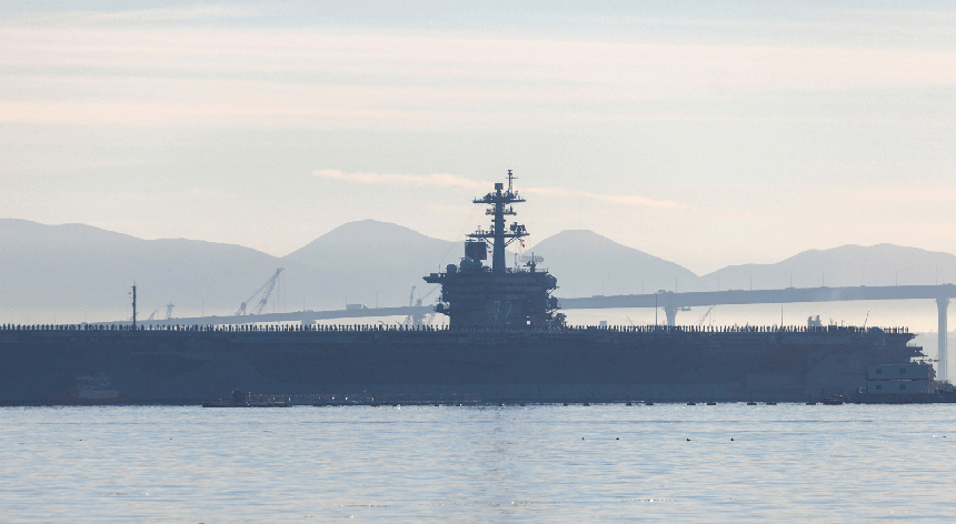 Os dois grupos de porta-aviões da Marinha dos EUA começaram as operações na China no domingo.
