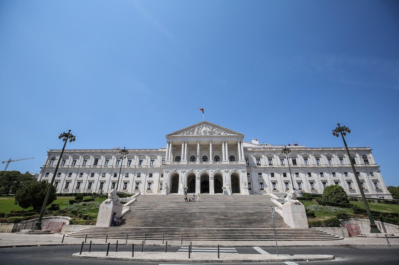 Ideological flags on public buildings. Proposals from Chega and CDS rejected