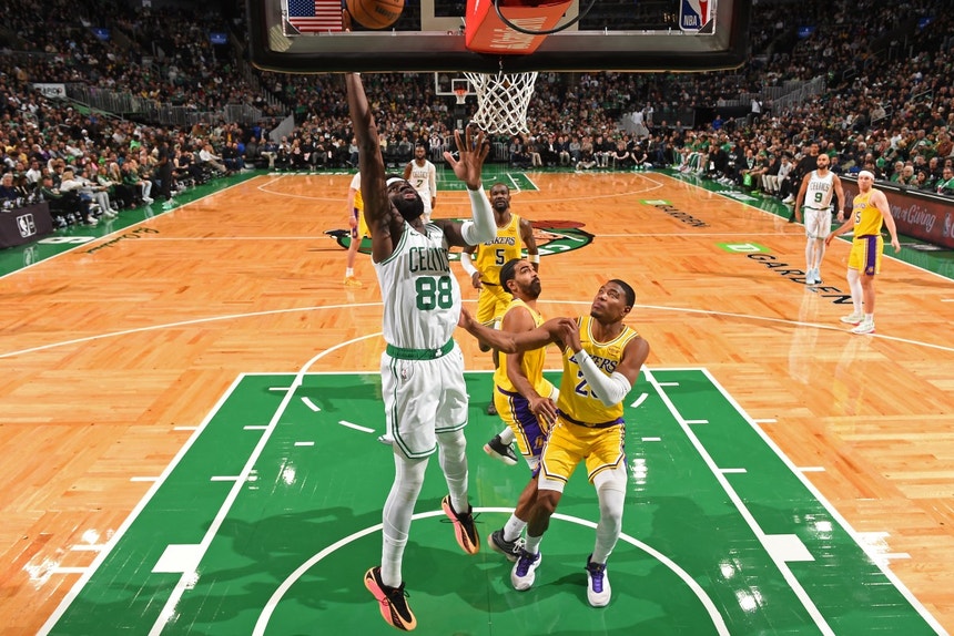 Imagem de Neemias Queta marca 10 pontos na vitória dos Celtics sobre os Lakers