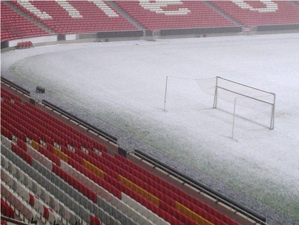  Granizo no relvado da Luz 