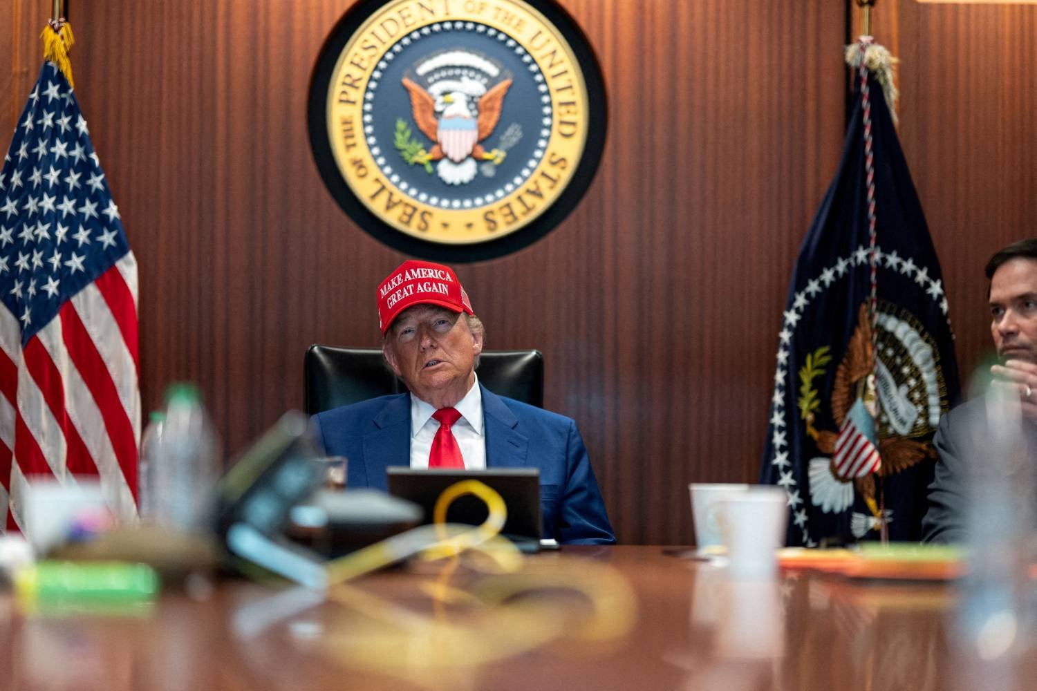 Trump afirma que Marinha norte-americana está a agir como 