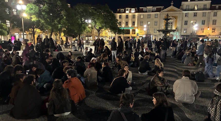 Detidos em cargas policiais no Porto e em Lisboa aguardados em tribunal