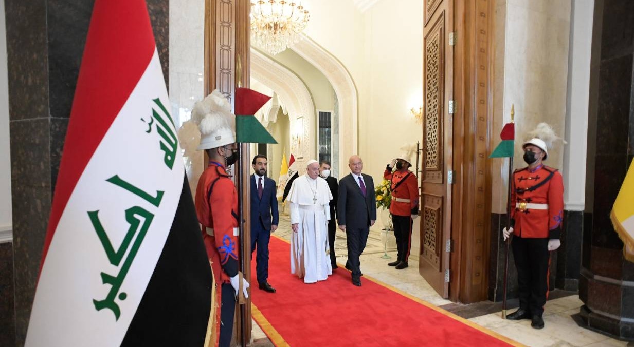  Papa com Presidente iraquiano Barham Salih no Pal&aacute;cio em Bagda | Vatican Media - EPA 