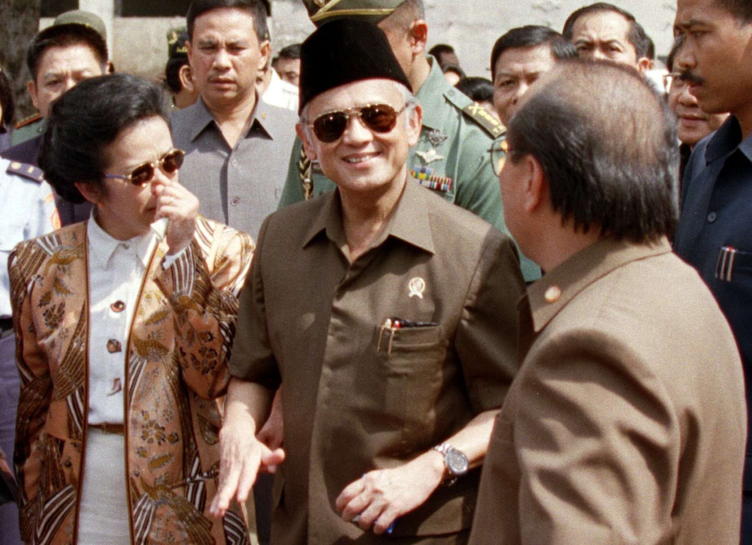 Morreu O Ex-Presidente Indonésio Habibie, Que Permitiu A Independência ...