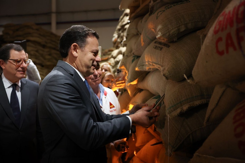 Governo revê em baixa previsão de crescimento para 2026