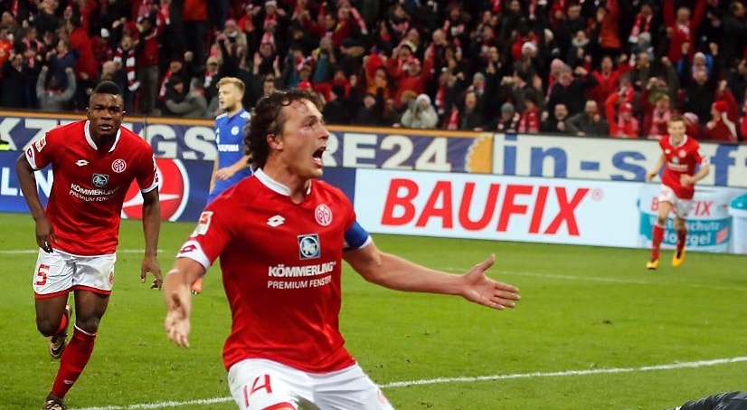 Jogadores do Mainz 05 festejam mais uma vitoria
