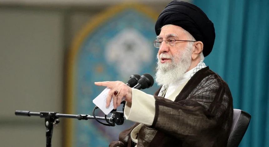 Ali Khamenei suspenso na rede social X
