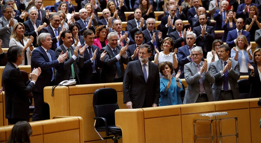 “Foi a maior burla à democracia que já vimos desde a aprovação da Constituição, sustentou perante o Senado o presidente do Governo espanhol, referindo-se ao referendo catalão
