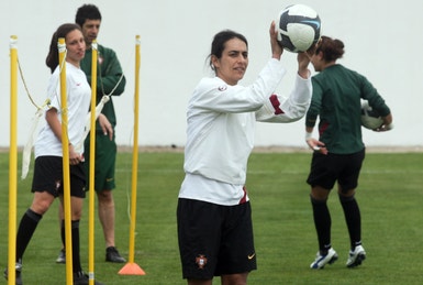 Carla Couto, ao centro na foto, é a porta-voz da ambição da equipa sintrense
