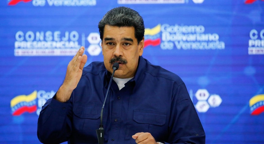 "Por aqui há um palhaço que diz ser Presidente interino. A primeira coisa que deve fazer um Presidente interino é convocar eleições", diz Maduro
