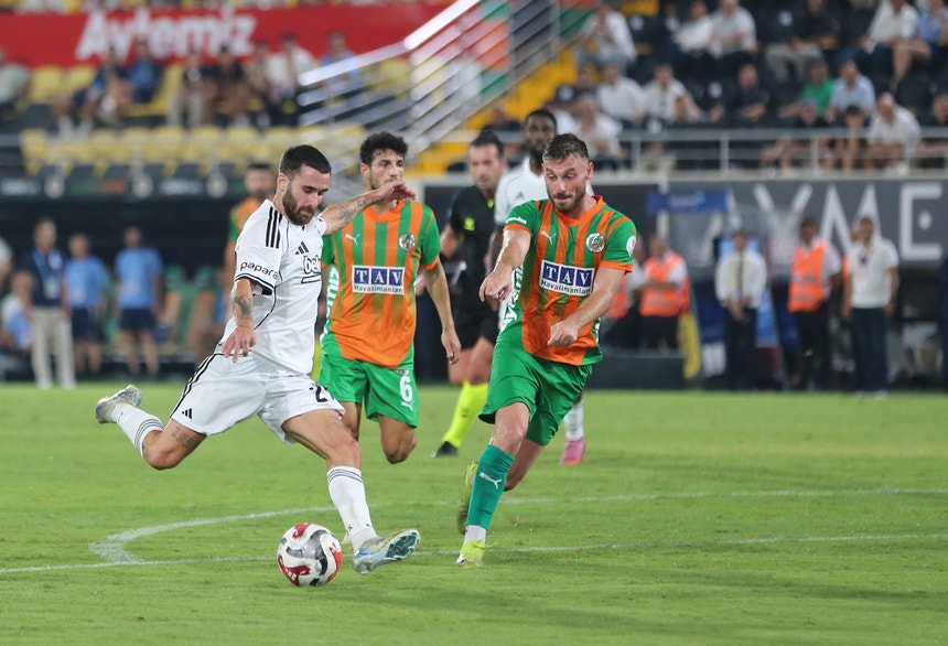 Imagem de Treinador do Besiktas diz que Rafa 