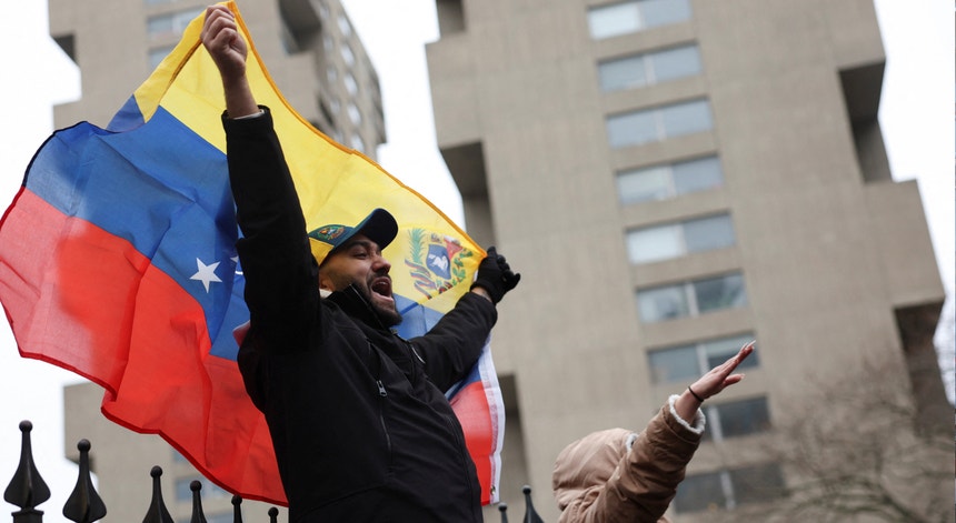 Imagem de Nova presidente da Venezuela. Delcy Rodríguez presta juramento perante a Assembleia Nacional
