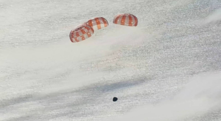 Imagem de Artemis II. Cápsula espacial Orion amarou com sucesso no Oceano Pacífico