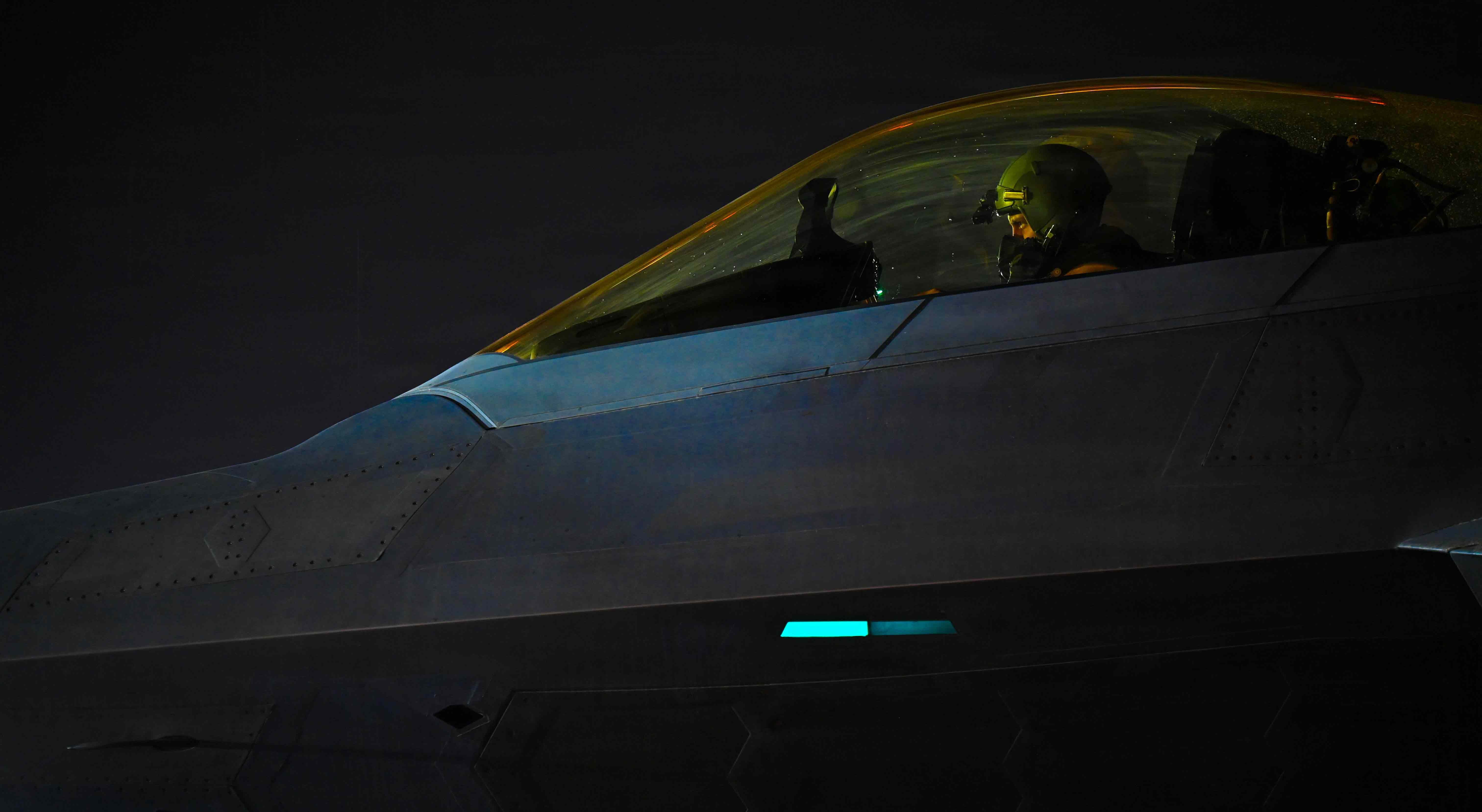 Ferido nas montanhas, como é que o tripulante dos EUA conseguiu esconder-se no Irão?