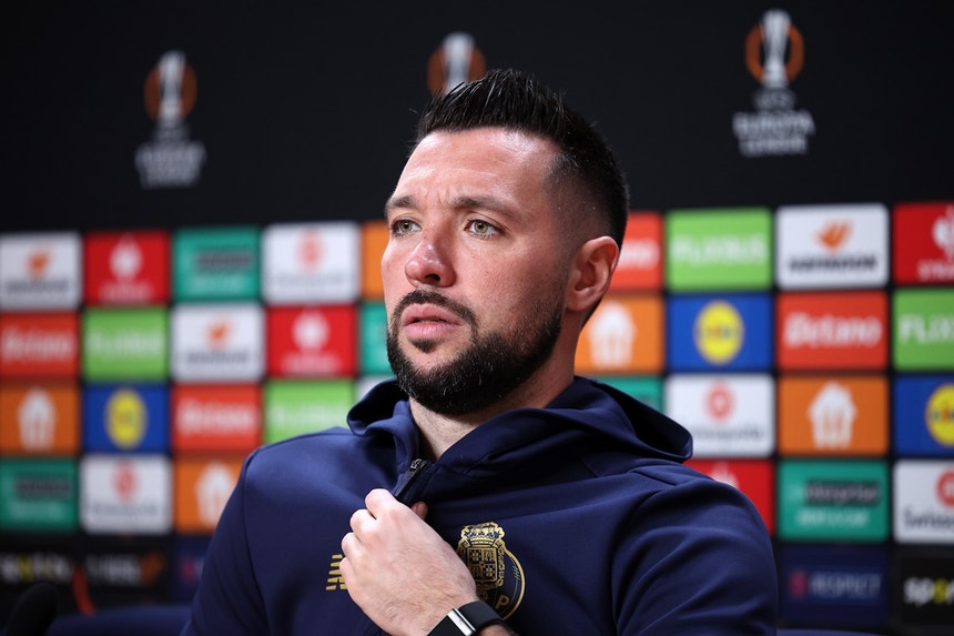 Farioli rejeita facilitismos contra o já eliminado Rangers